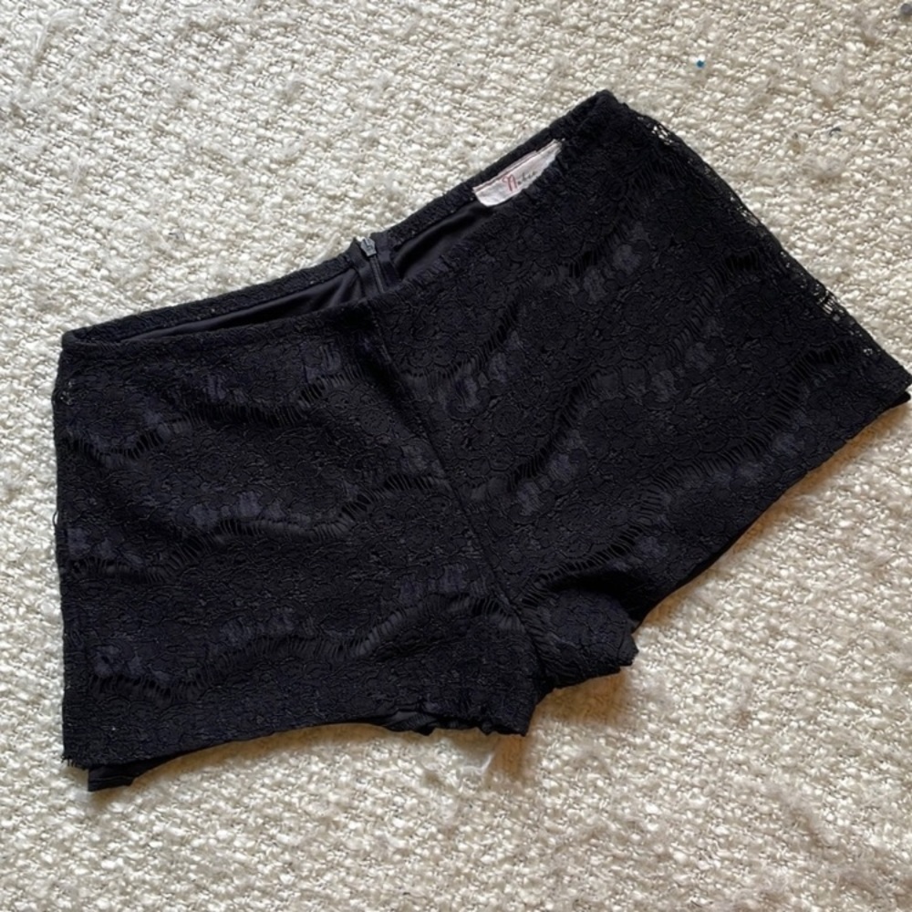🖤 BOUTIQUE SIZE SMALL LACE DRES SHORTS